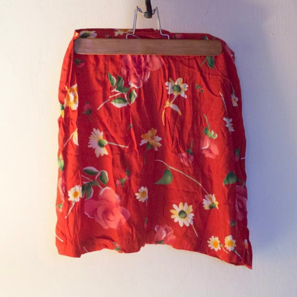 VINTAGE EXPRESS red floral skirt